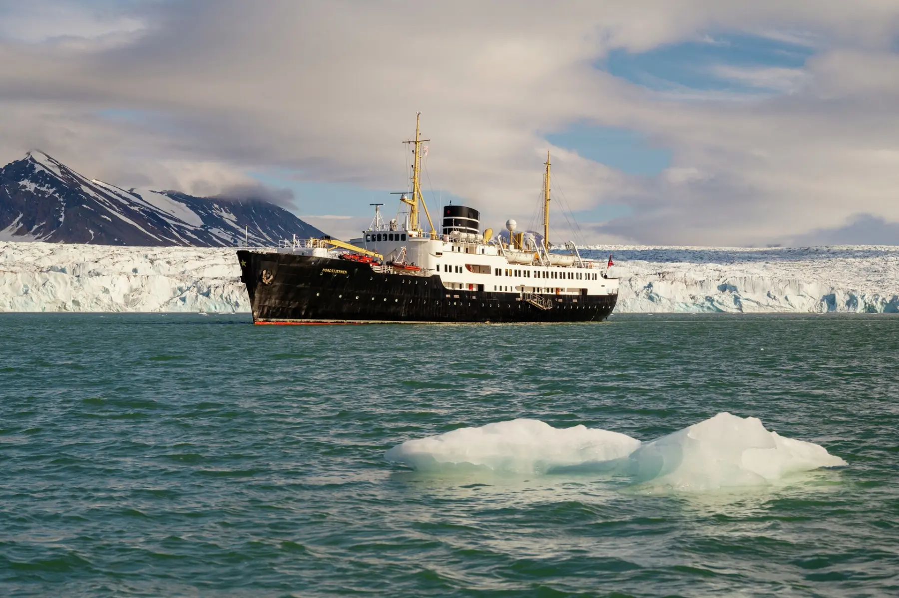 MS Nordstjernen - Hurtigruten Svalbard - Photo Schibsted Partnerstudio