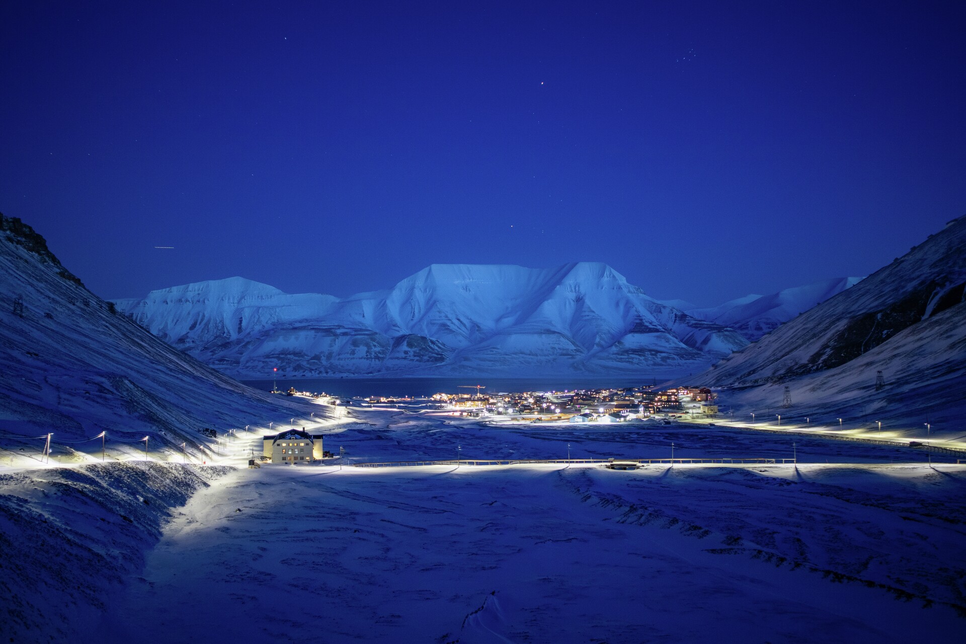 Longyearbyen in January - Polar Night - Hurtigruten Svalbard - Photo Eveline Lunde