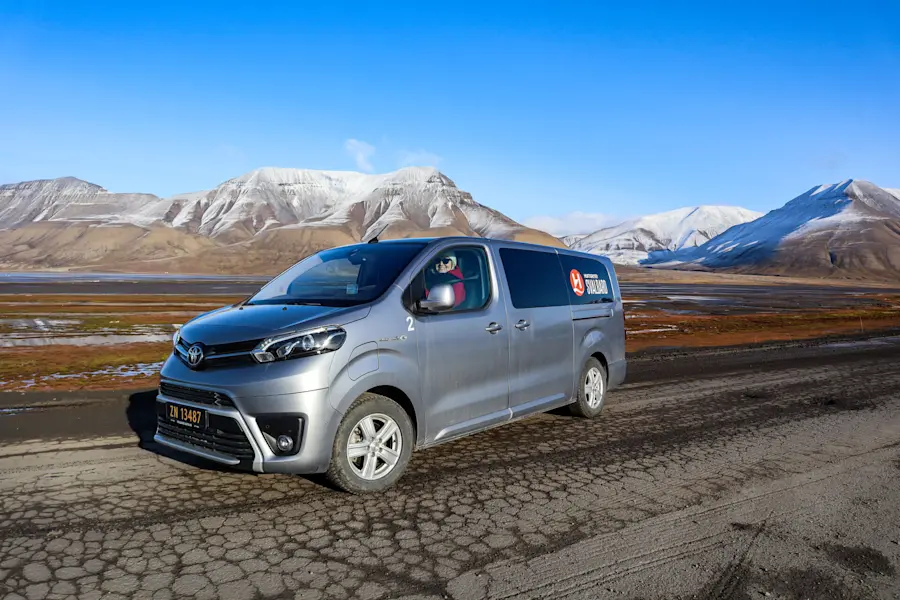 Hurtigruten Svalbard Elecric mini bus HGR 164602 Photo Eveline Lunde