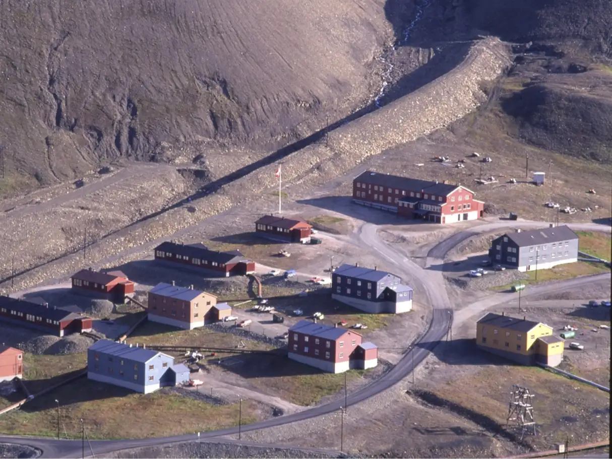 Aerial view of Funken Lodge in the early 1990s before the renovation and extension. Photo Credit: Tor Ole Ree 