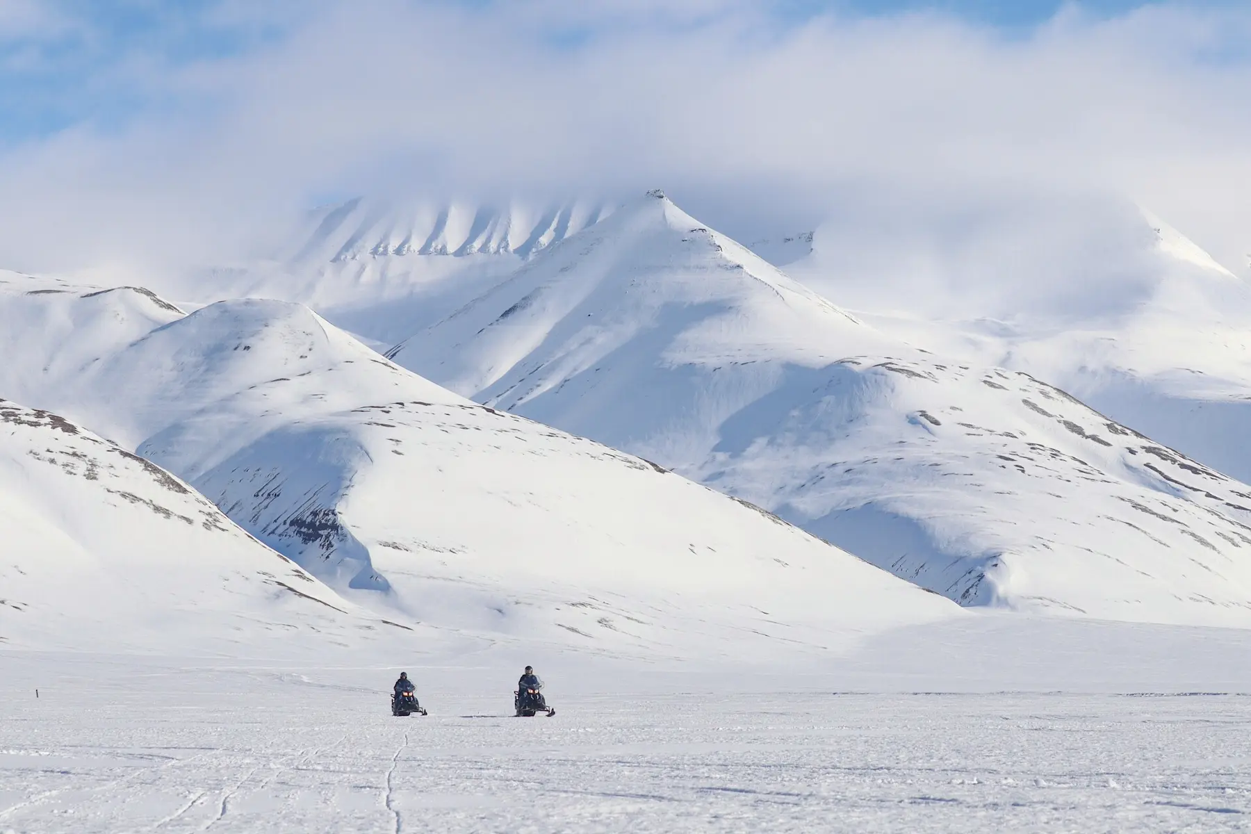 Wilderness safari with electric snowmobile- Hurtigruten Svalbard - Photo Eveline Lunde