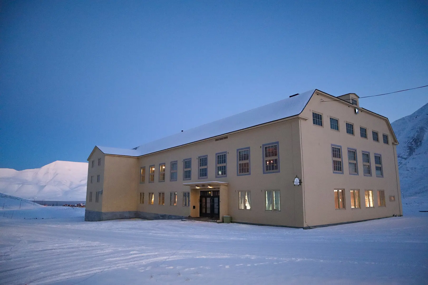 Huset - HGR 165061 1920 - Photo: Eveline Lunde / Hurtigruten Svalbard