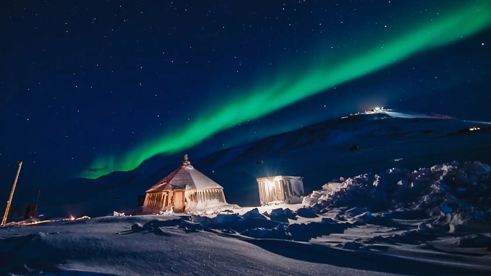 Northern-light-over-Camp-Barentz-HGS-14689 1920-Photo Agurtxane Concellon (2)
