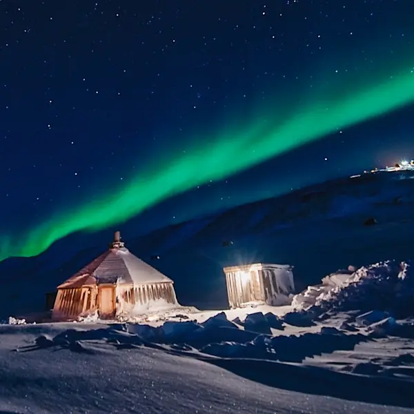 Northern-light-over-Camp-Barentz-HGS-14689 1920-Photo Agurtxane Concellon (2)