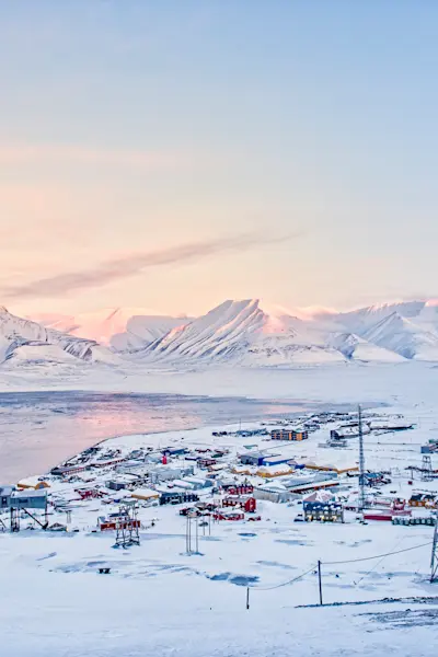 Longyearbyen in light winter HGS 15225 Photo Agurtxane Concellon
