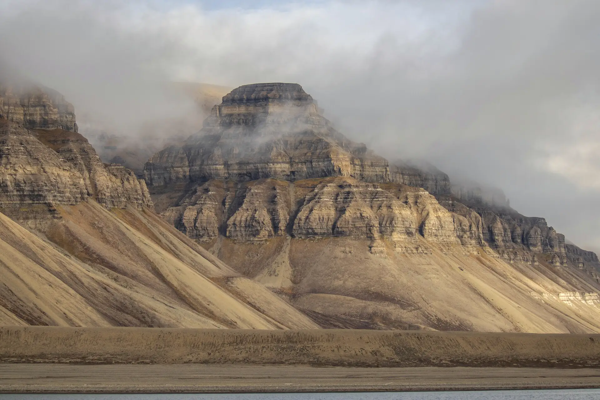 Glacier-safari-to-Tempelfjorden-and-Tunabreen-with-Kvitbjorn-HGR-156887-Photo Eveline Lunde