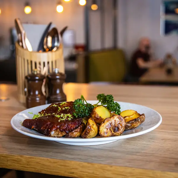 Coal Miners Bar Grill_Hurtigruten Svalbard_Photo Ren Bjerregaard