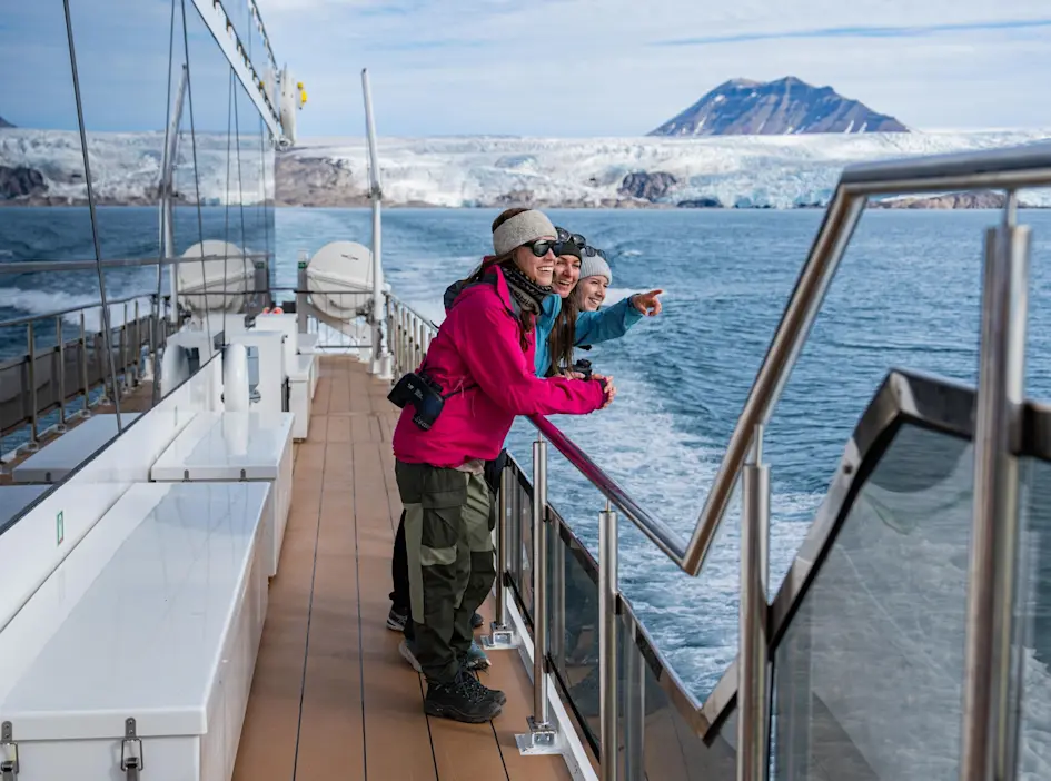 Wildlife and Glacier Cruise with MS Bard - Hurtigruten Svalbard - Photo Schibsted Partnerstudio