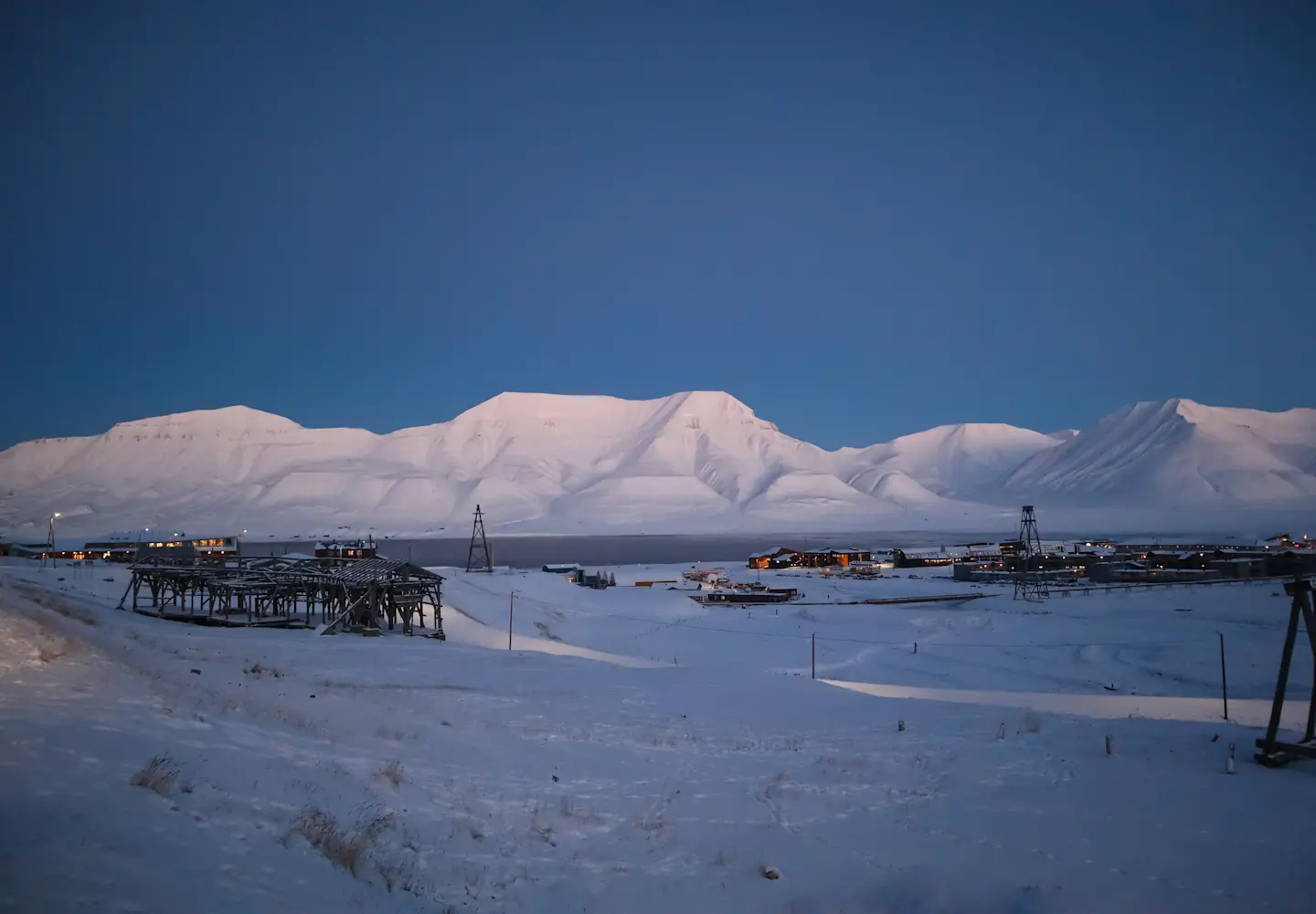 Blue hour in Longyearbyen HGR 167452 Photo Eveline Lunde