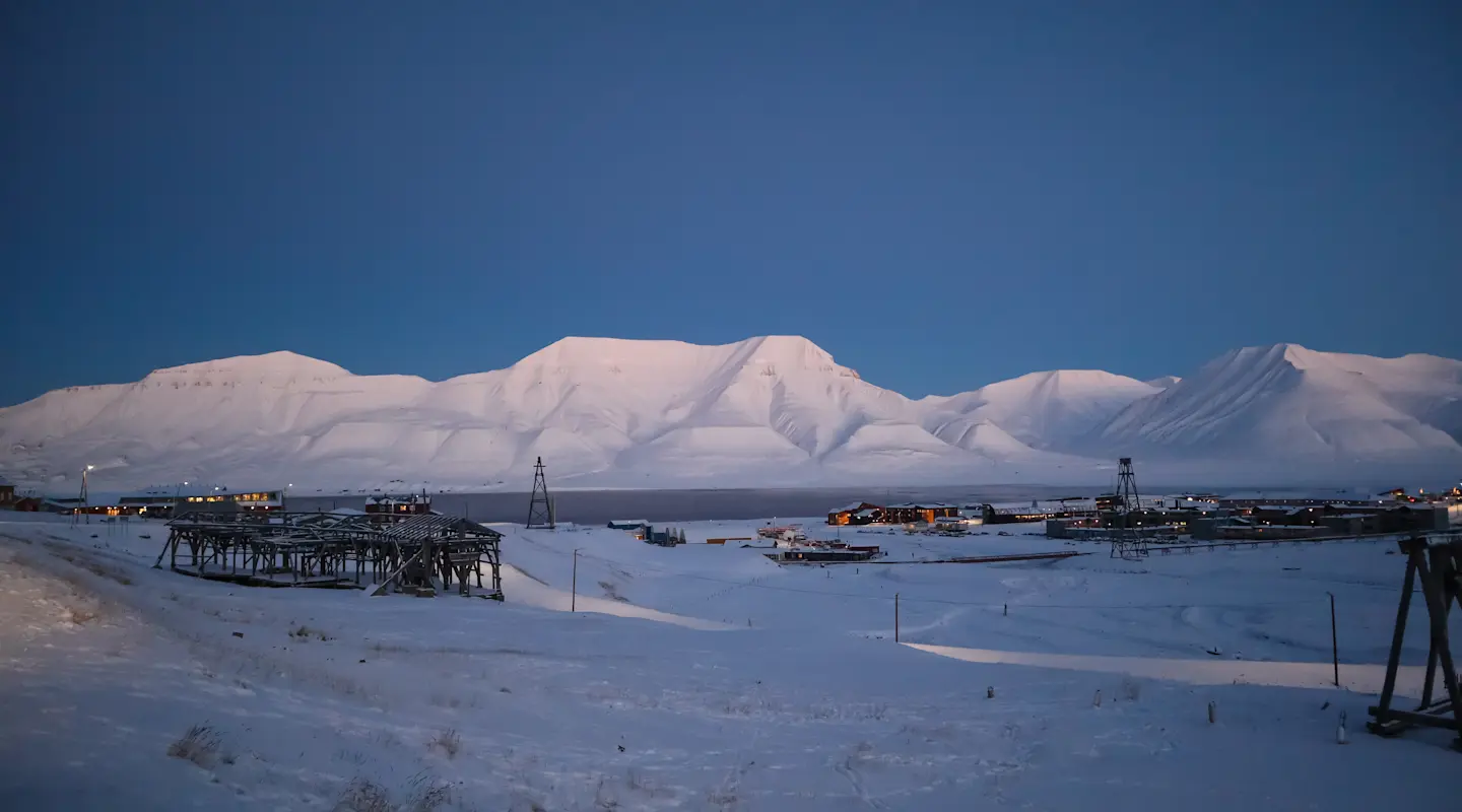Blue hour in Longyearbyen HGR 167452 Photo Eveline Lunde