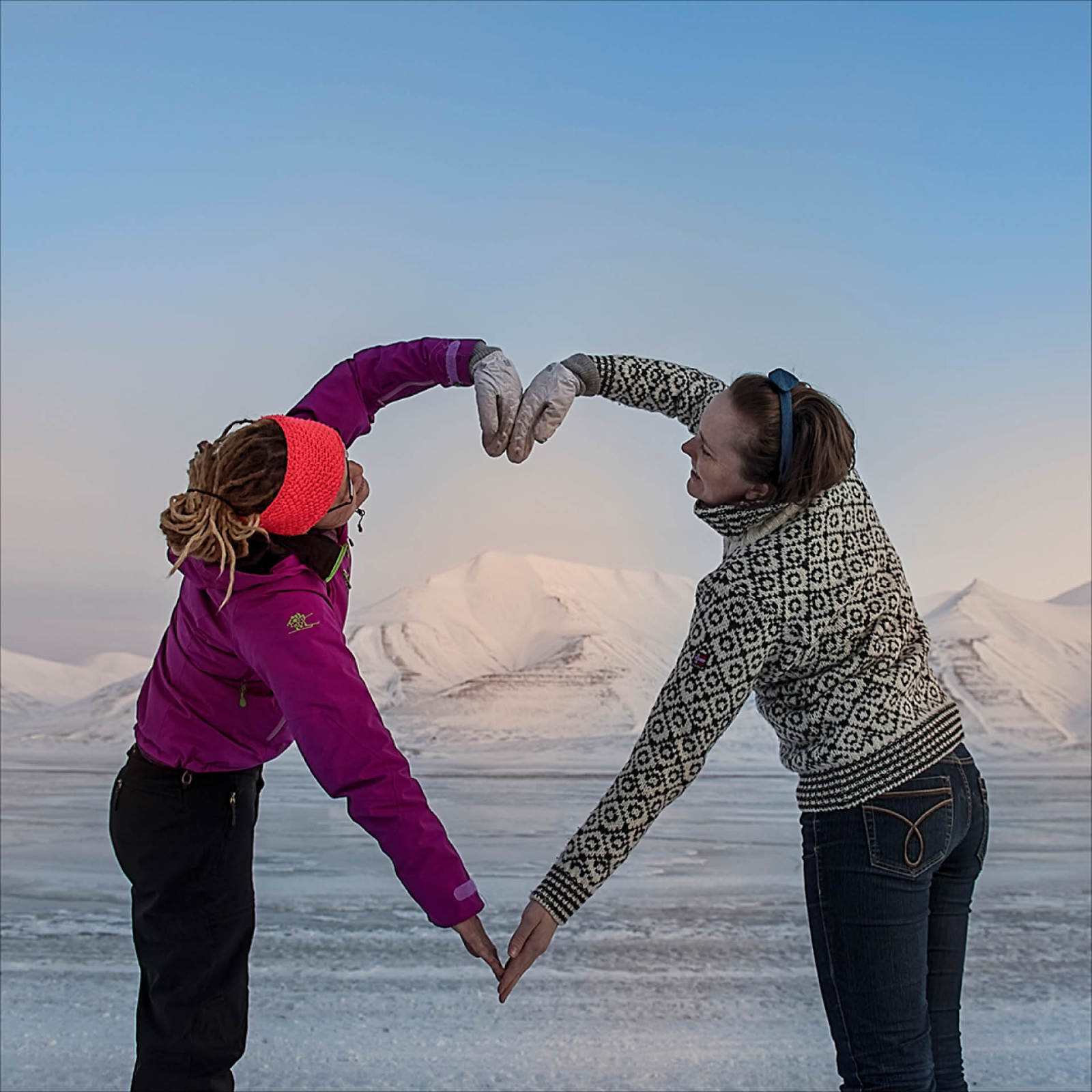 Light-winter Arctic-scenery Friends Nature-photography Longyearbyen Svalbard Vacation Anne-Maanum Thumbnail-1920x1920