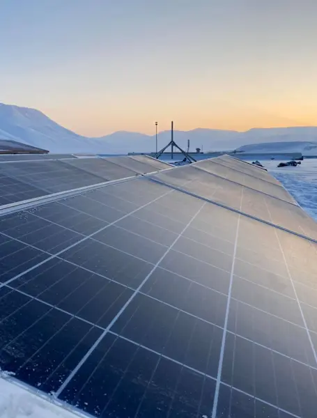 solar-panel-Expedition-center-HGR-151643 1920