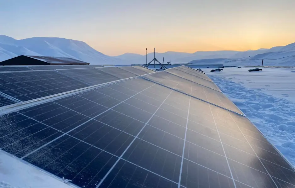solar-panel-Expedition-center-HGR-151643 1920
