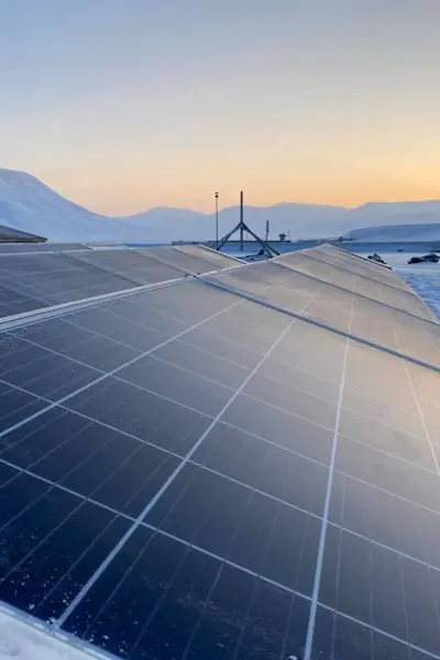 solar-panel-Expedition-center-HGR-151643 1920