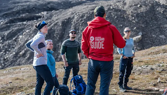 Hike-to-Sarkofagen-Hurtigruten-Svalbard-Photo-Schibsted-Partnerstudio-33-29577489-Photo Schibsted Partnerstudio