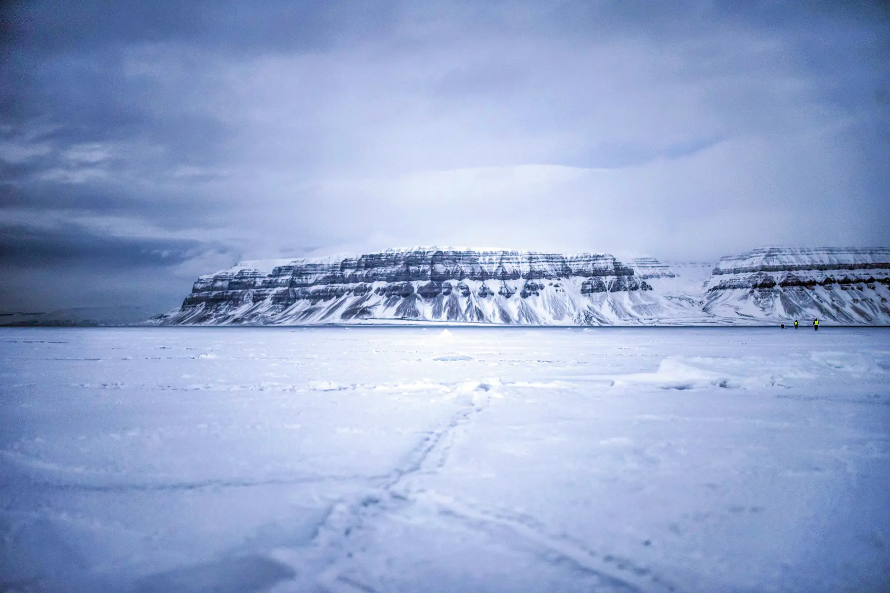 Svalbard mountains_Photo Maria Laura Babahekian