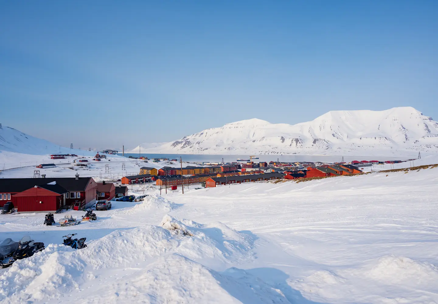 Longyearbyen Sunny Winter HGR 169230 Photo Schibsted Partnerstudio