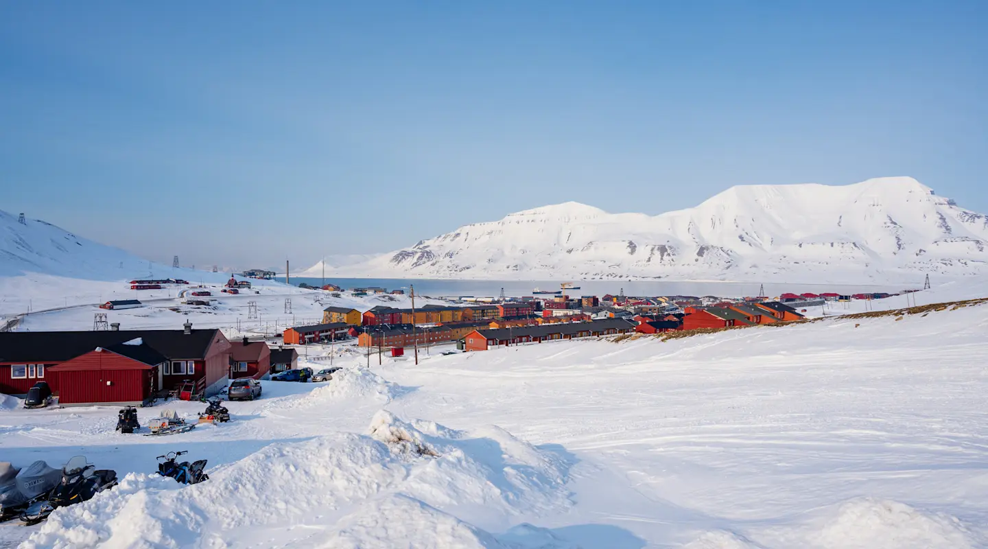 Longyearbyen Sunny Winter HGR 169230 Photo Schibsted Partnerstudio