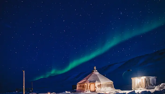 Northern-light-over-Camp-Barentz-HGS-14687 1920-Photo Agurtxane Concellon (1)