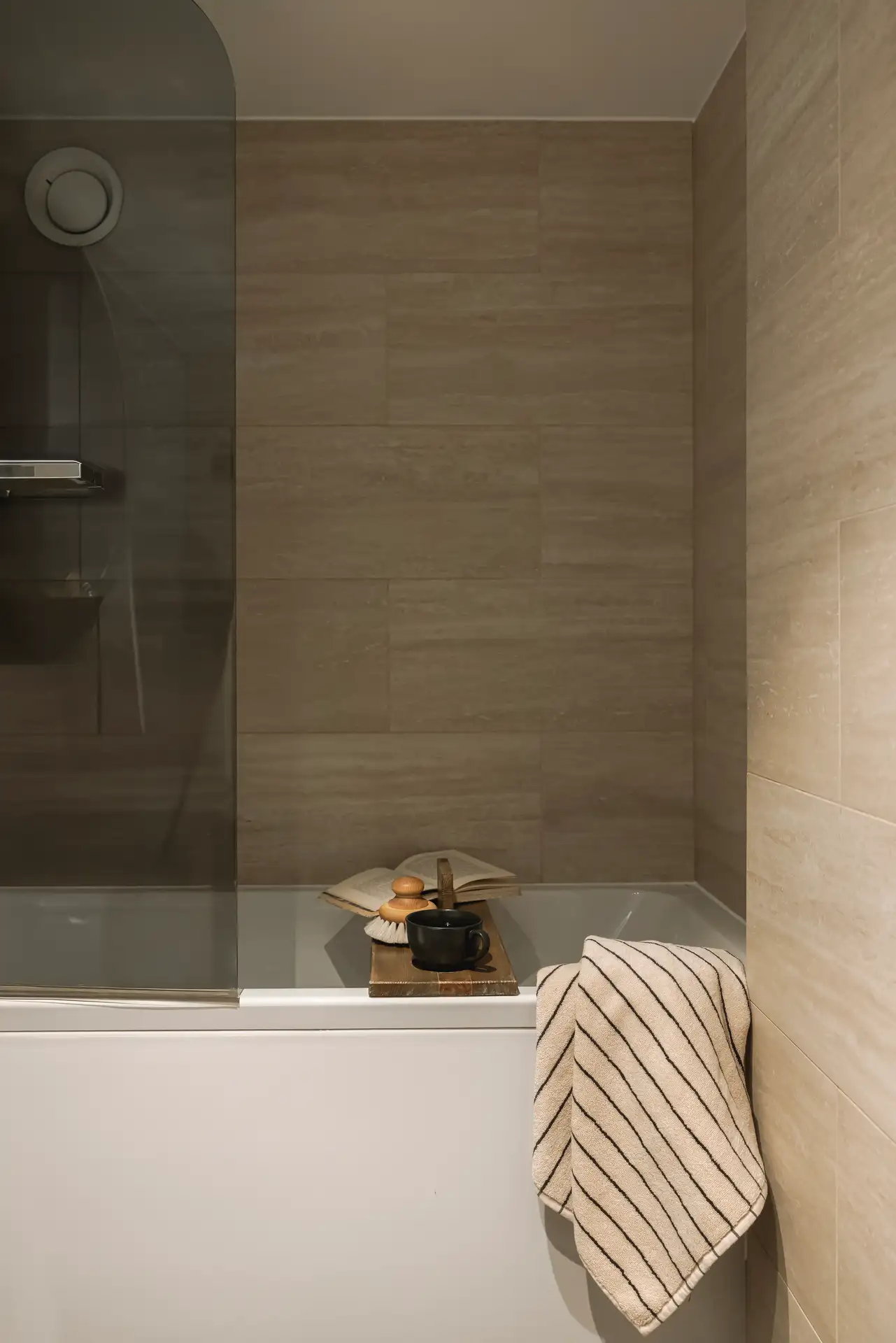 Bathtub_Suite_Funken Lodge_Credit-EHeier
