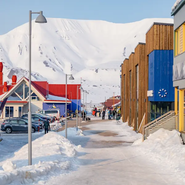 Longyearbyen Sunny Winter HGR 165481 Photo Schibsted Partnerstudio