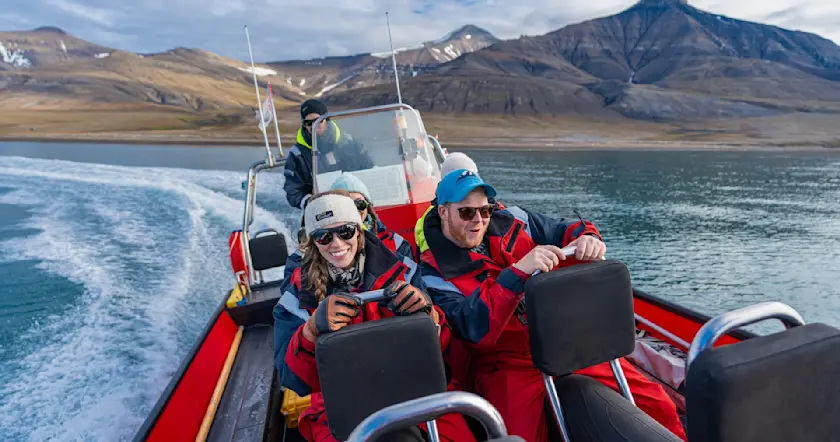 Hurtigruten Svalbard_Isfjord safari to the puffins HGR 166762_Photo Schibsted Partnerstudio