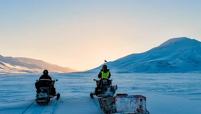 Light-winter Snowmobile Tempelfjorden Guide Agurtxane-Concellon Thumbnail-1920x1920 05
