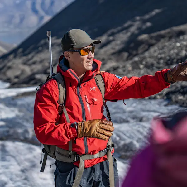Hike to Sarkofagen_Hurtigruten Svalbard_Photo Schibsted Partnerstudio