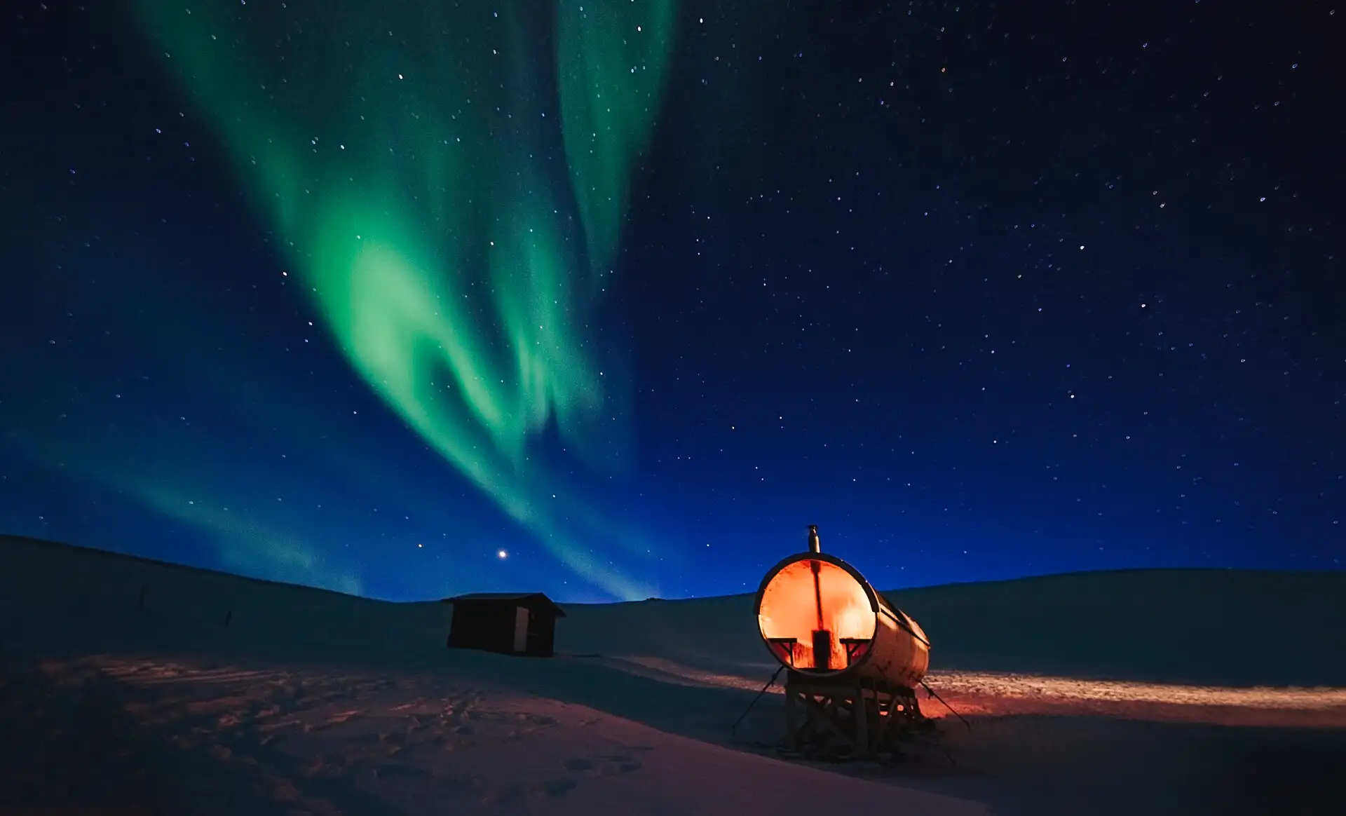Nordlys-og-hytte-HGS-14959 1920-Foto Agurtxane Concellon