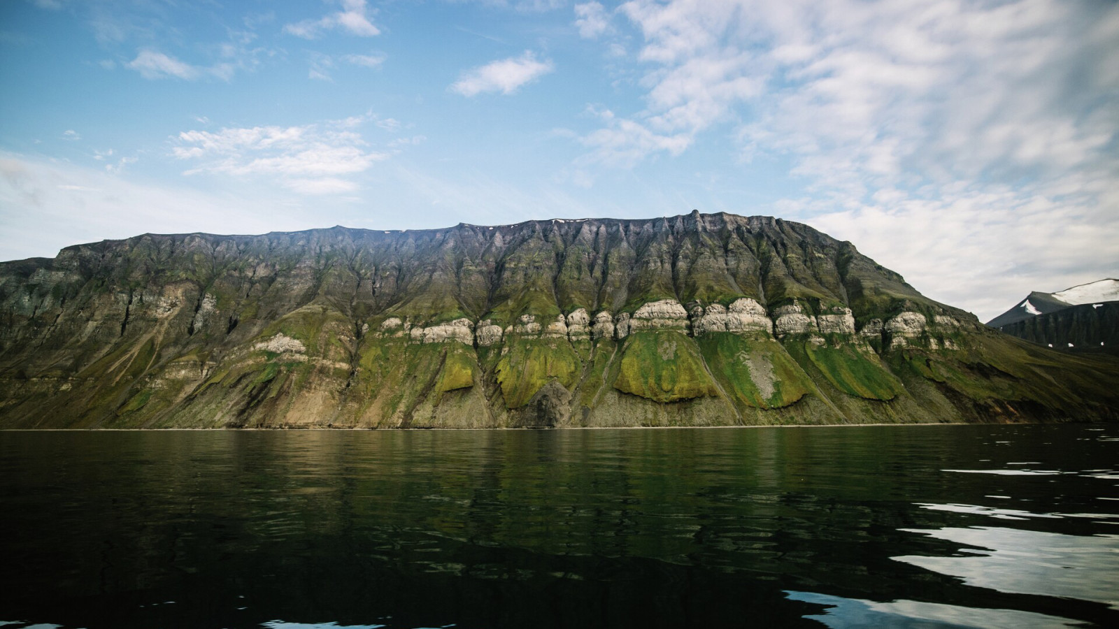 Sea-and-mountains-HGR-135320 1920- Photo Jeppe Kuld
