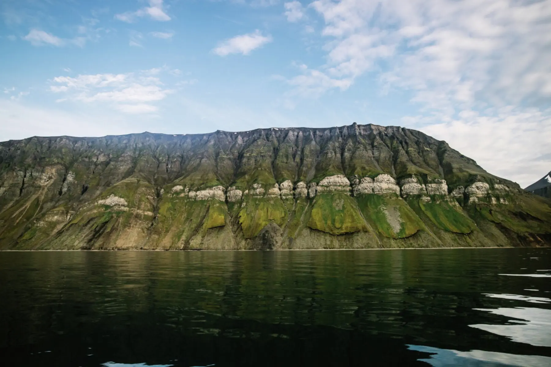 Sea-and-mountains-HGR-135320 1920- Photo Jeppe Kuld