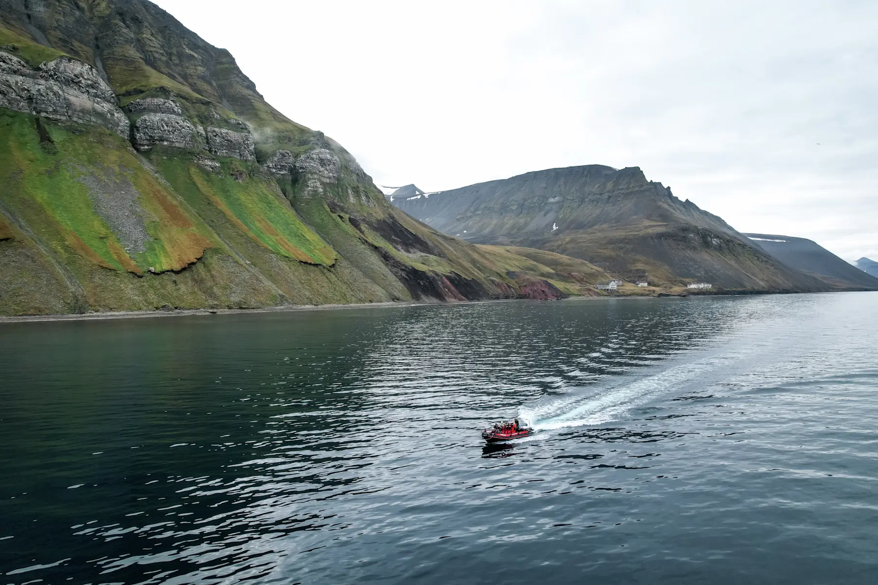 Isfjord safari polar sircle boat - Hurtigruten Svalbard - Photo Thomas Griesbeck
