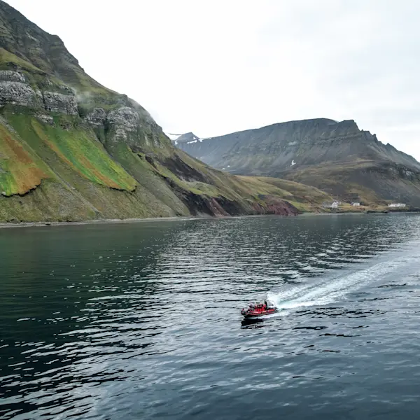 Isfjord safari polar sircle boat - Hurtigruten Svalbard - Photo Thomas Griesbeck