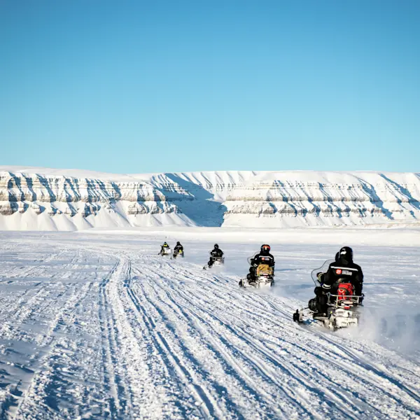 Snowmobile safari to Tempelfjorden - Hurtigruten Svalbard - Photo Thomas Griesbeck
