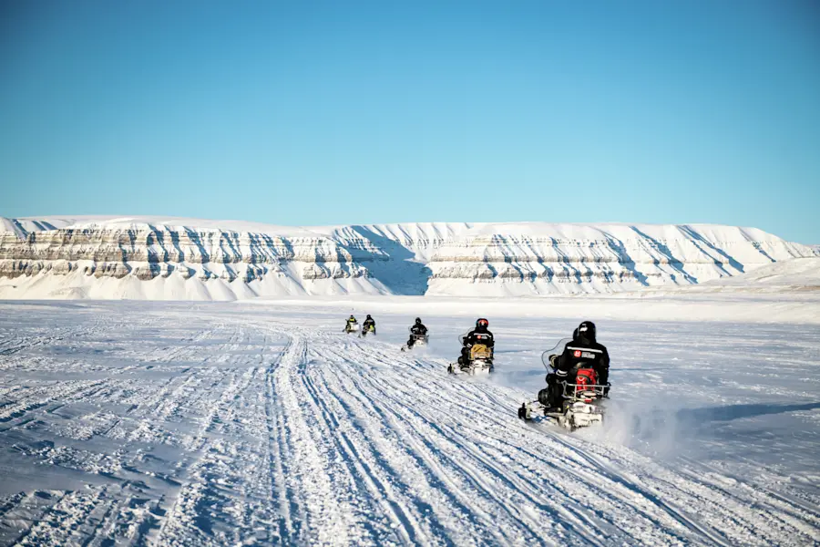 Snowmobile safari to Tempelfjorden - Hurtigruten Svalbard - Photo Thomas Griesbeck