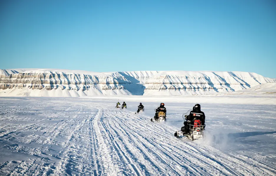Snowmobile safari to Tempelfjorden - Hurtigruten Svalbard - Photo Thomas Griesbeck