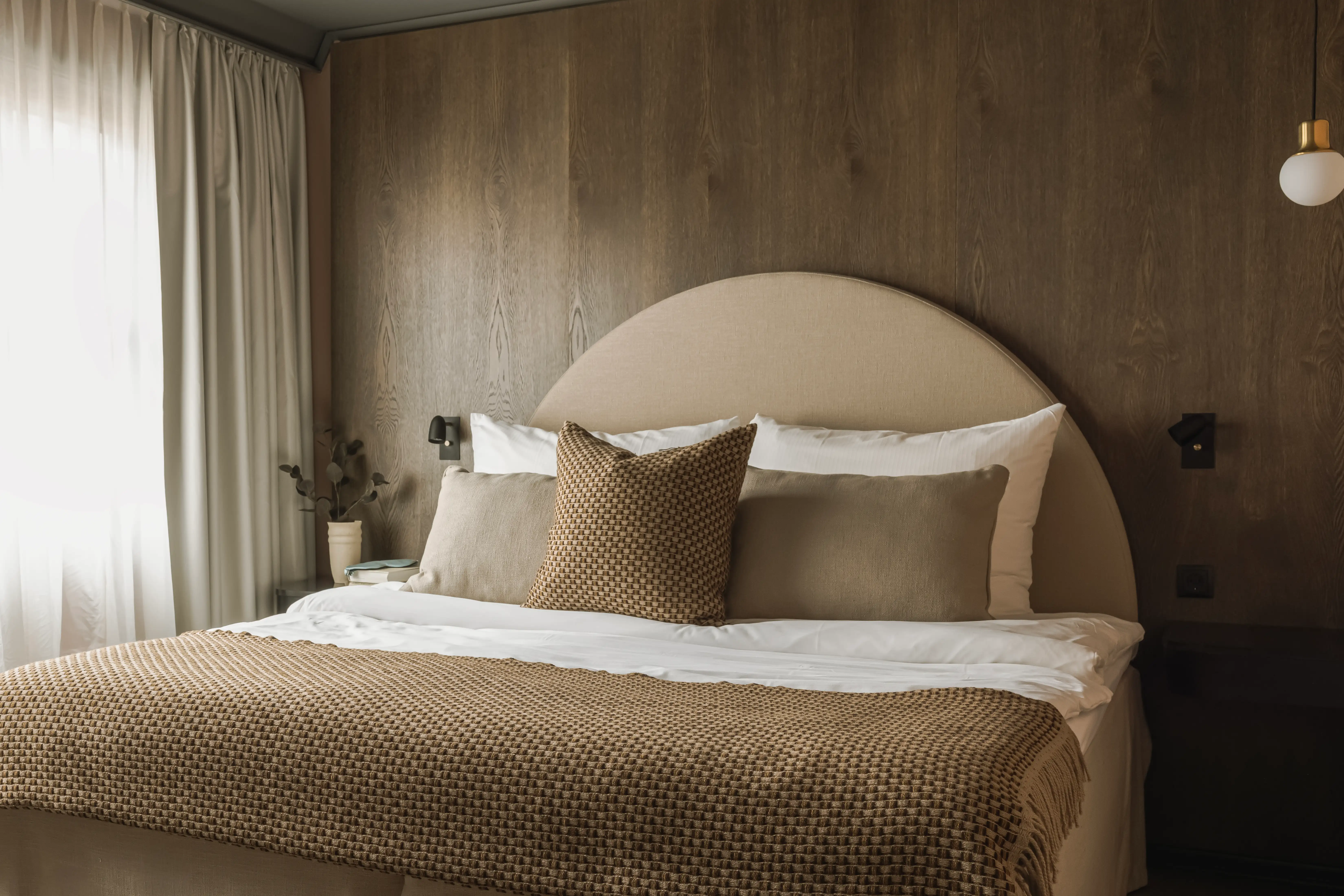 Suite_Bedroom_Funken_Lodge_Longyearbyen_Svalbard_Credit-EHeier