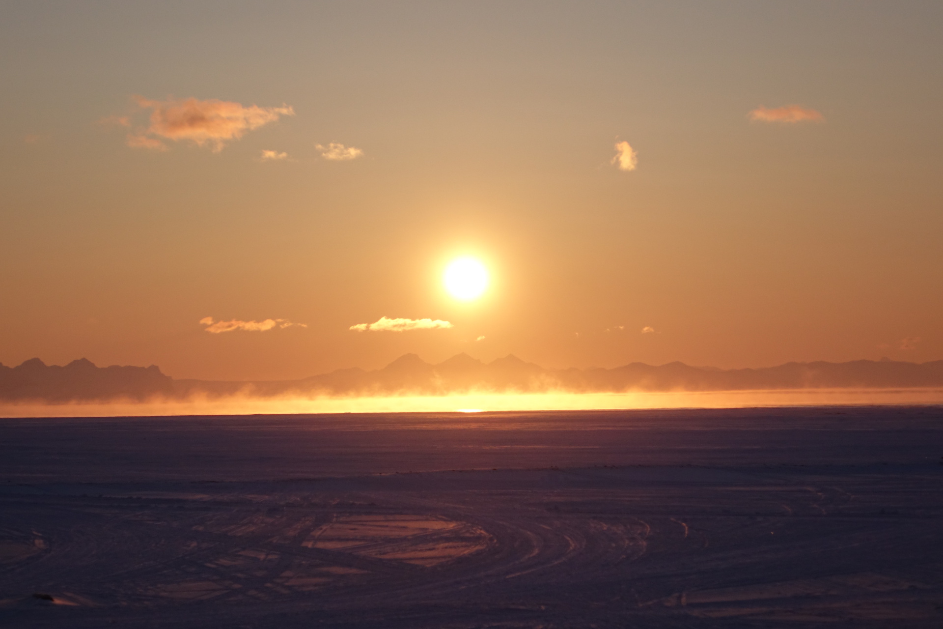 Longyearbyen under the midnight sun - Snowcat wilderness safari with Hurtigruten Svalbard