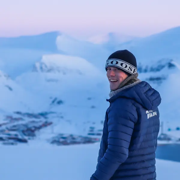 Guide in pastel colours_Photo_Hurtigruten Svalbard