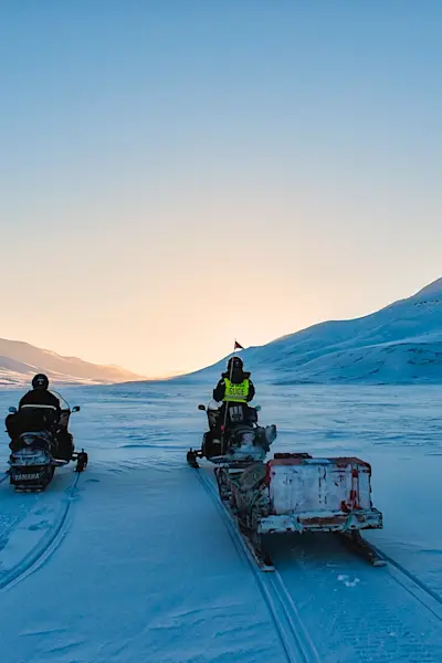 Snowmobile Safari to Elveneset - Hurtigruten Svalbard - Photo Agurtxane Concellon