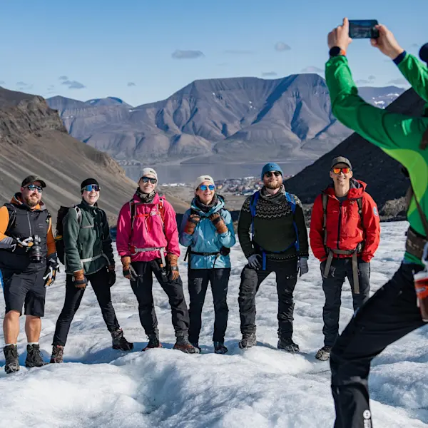 Hike to Sarkofagen_HGR 169239_Photo Schibsted Partnerstudio_HurtigrutenSvalbard