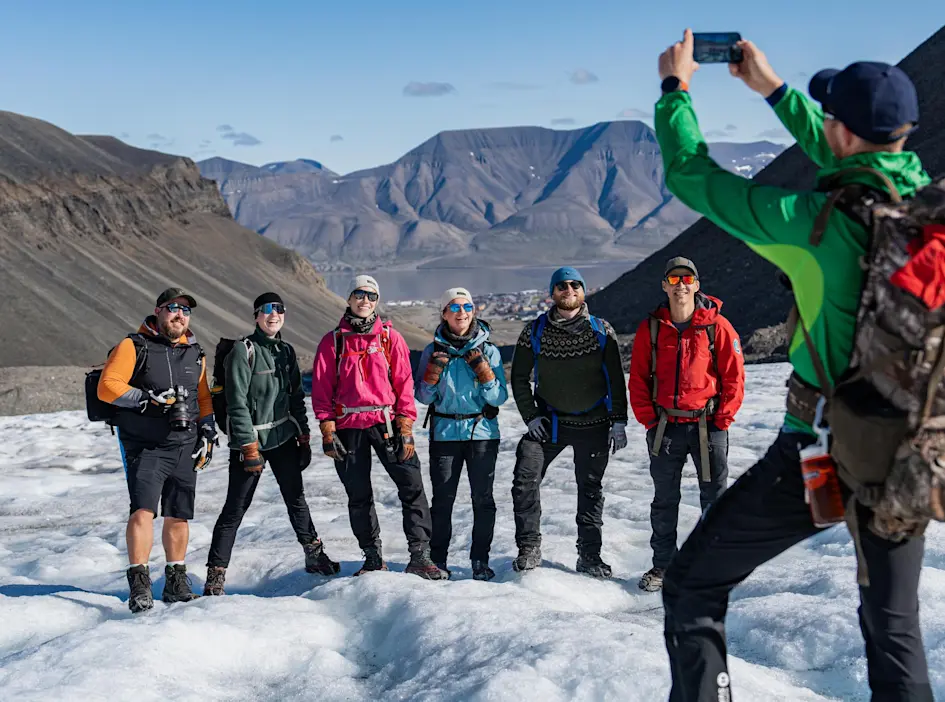 Hike to Sarkofagen_HGR 169239_Photo Schibsted Partnerstudio_HurtigrutenSvalbard