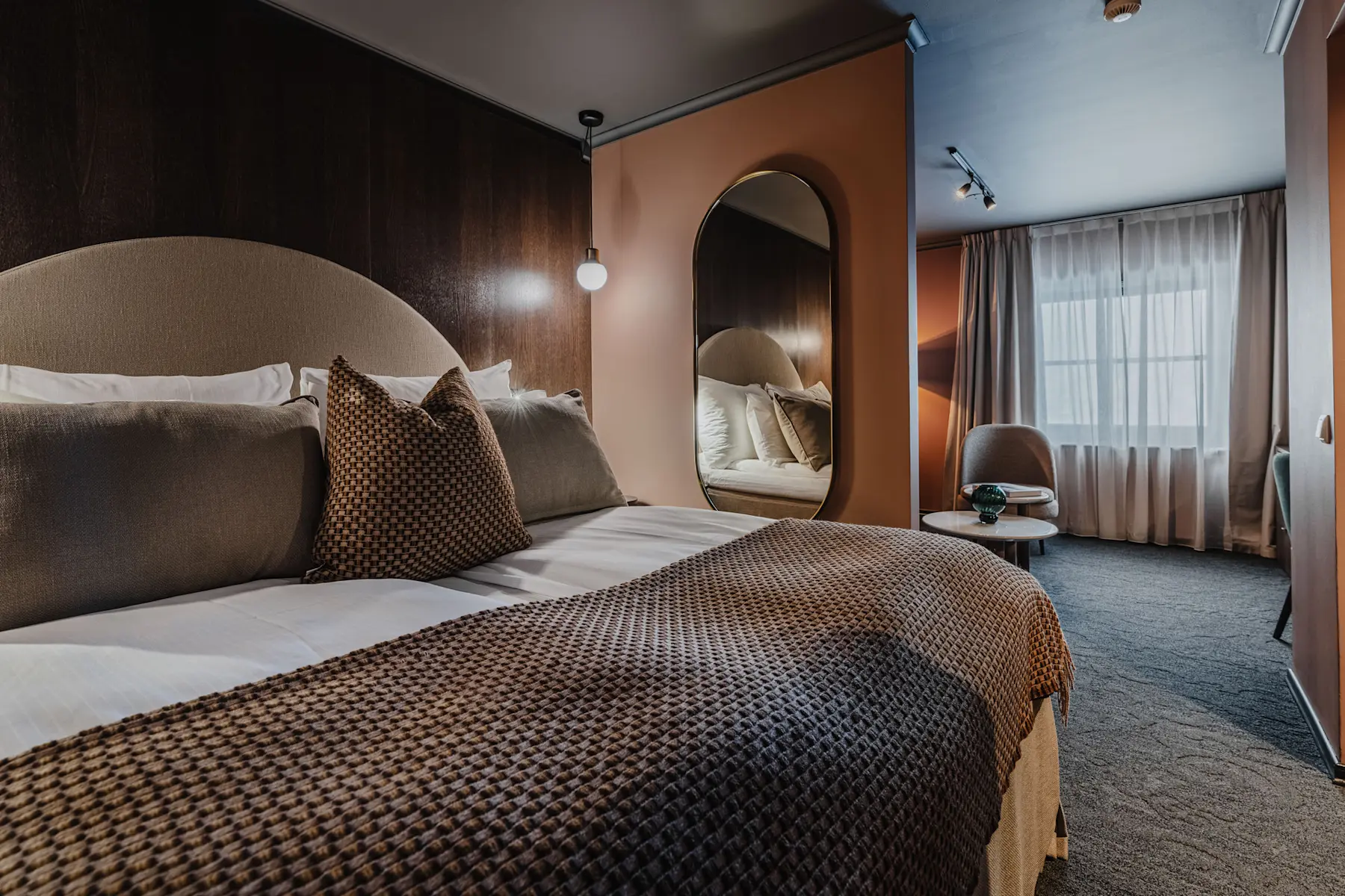 Bedroom-Suite-Hurtigruten-Svalbard-Funken-Lodge-06-29574987-Photo-Ragnhild-Utne
