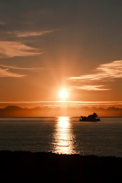 Hurtigruten Svalbard_MS Bard Dinner Cruise In The Sunset_Photo Hakon Daae