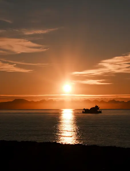 Hurtigruten Svalbard_MS Bard Dinner Cruise In The Sunset_Photo Hakon Daae
