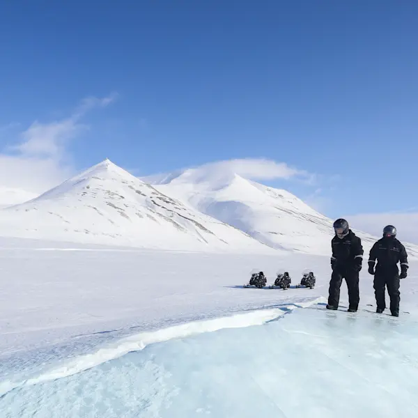 Wilderness safari with electric snowmobile - Hurtigruten Svalbard - Photo Eveline Lunde