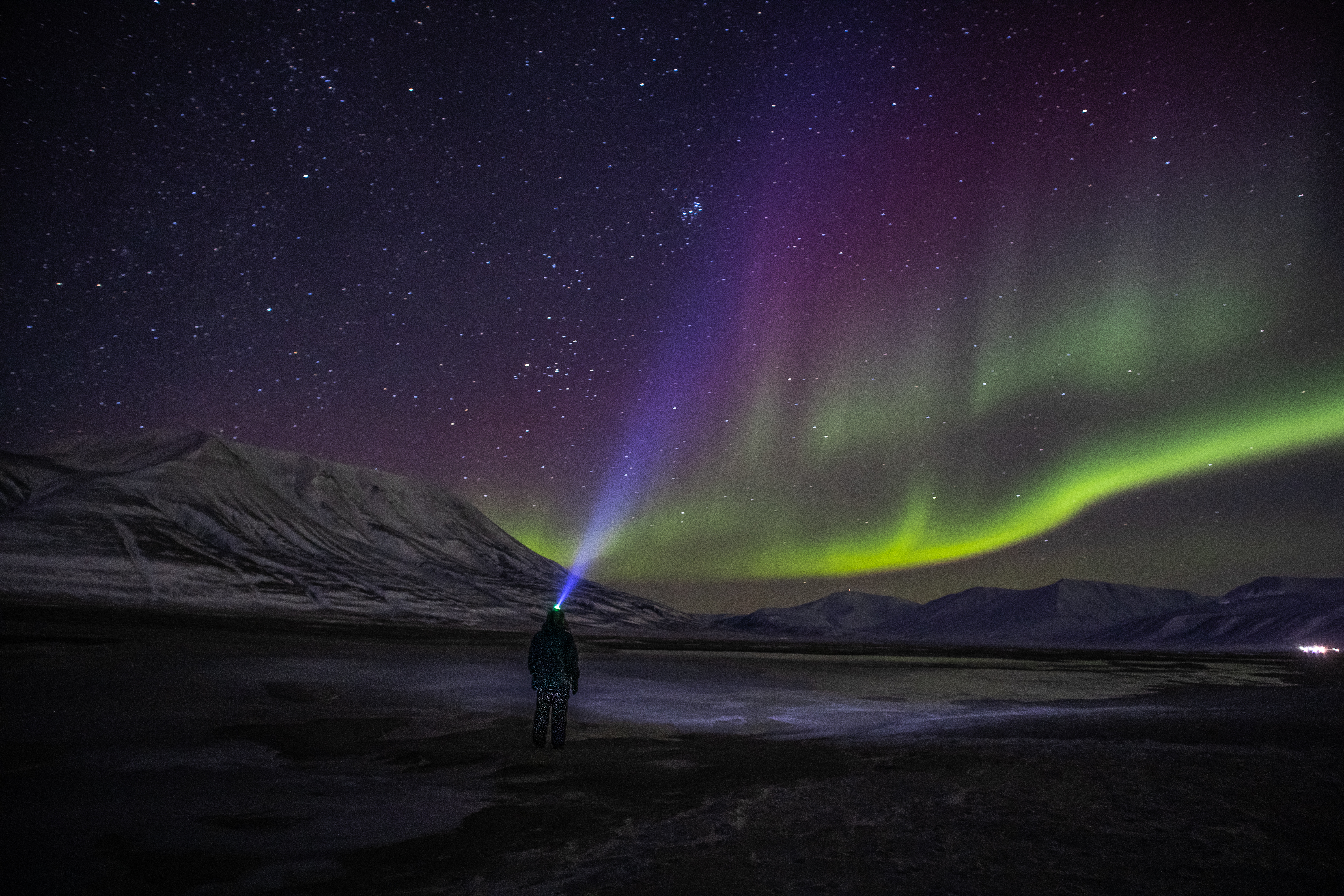 Northern lights hunting with snowcat HGR 151261 Photo Eveline Lunde