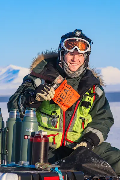 Have an expedition lunch amongst the snowy landscapes of Svalbard. Photo Credit: Eveline Lunde / Hurtigruten Svalbard