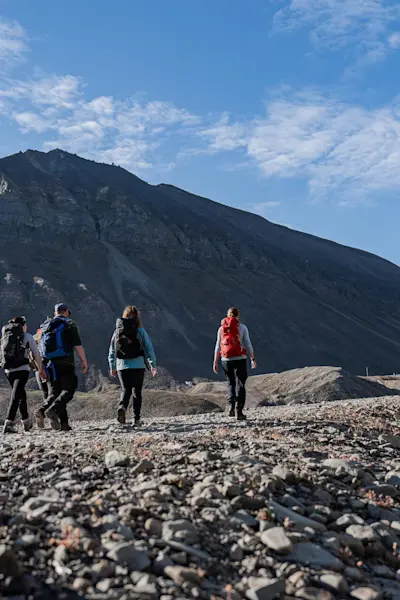 Hike to Sarkofagen - Hurtigruten Svalbard - Photo Schibsted Partnerstudio