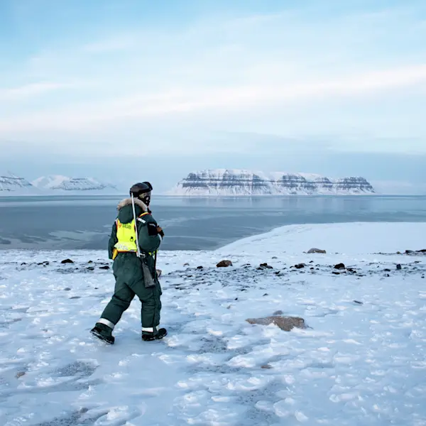 Snowmobile safari to Elveneset - Hurtigruten Svalbard - Photo Thomas Griesbeck